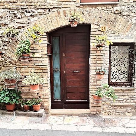 Appartamento Nonna Milde アッシジ エクステリア 写真